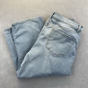 Gloria Vanderbilt Amanda Capri Jeans 12 All Around Slimming Effect Light Wash